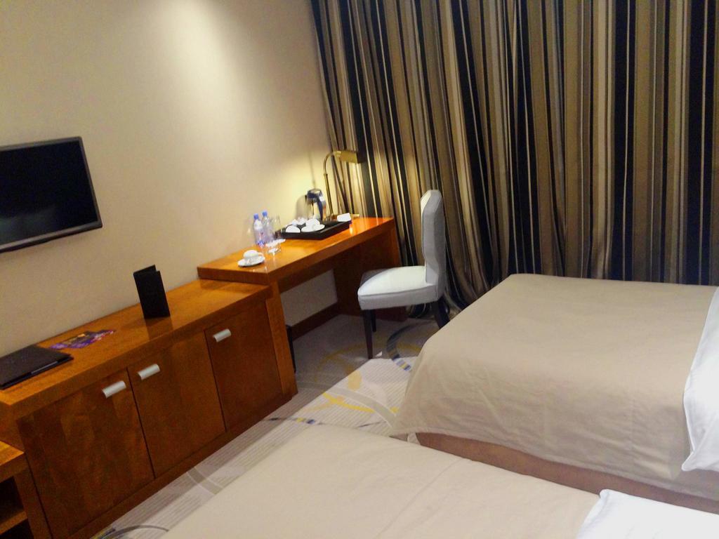 Royal Plaza Hotel And Casino Kapchagay Habitación foto