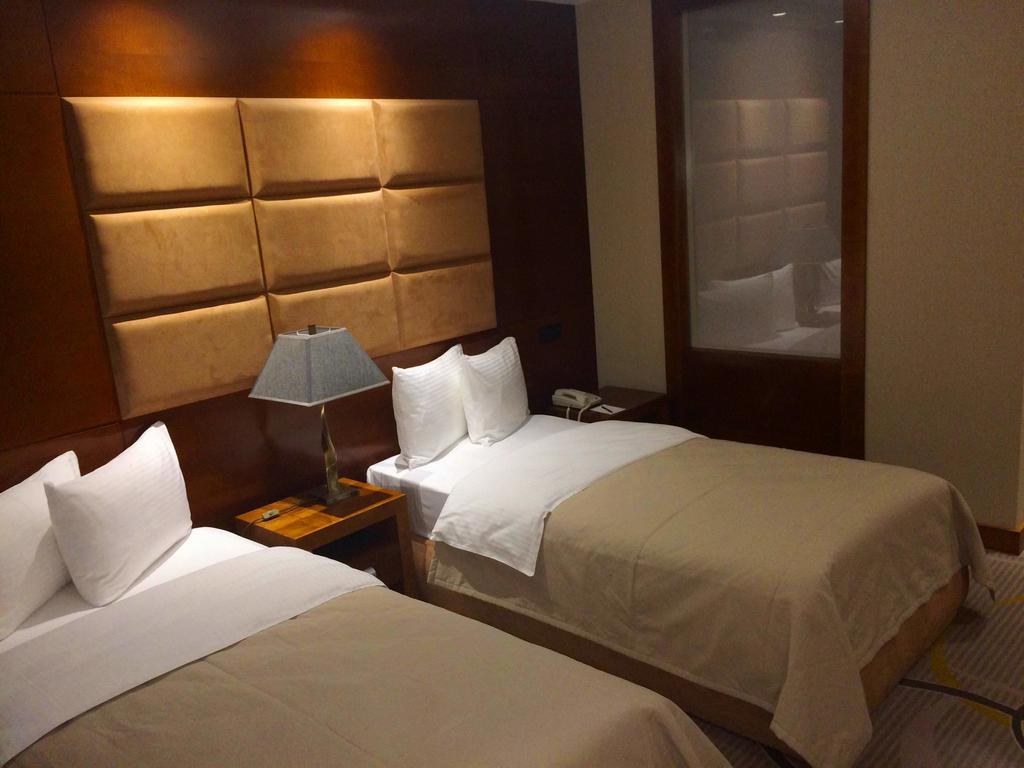 Royal Plaza Hotel And Casino Kapchagay Habitación foto