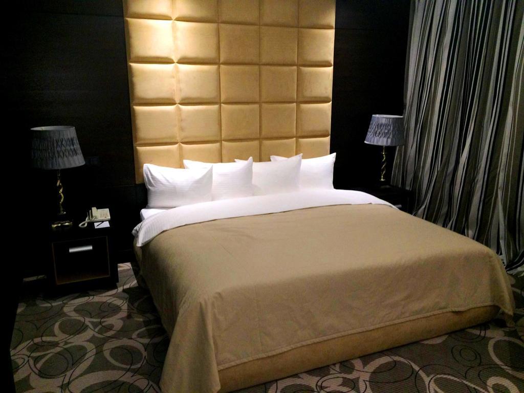 Royal Plaza Hotel And Casino Kapchagay Habitación foto