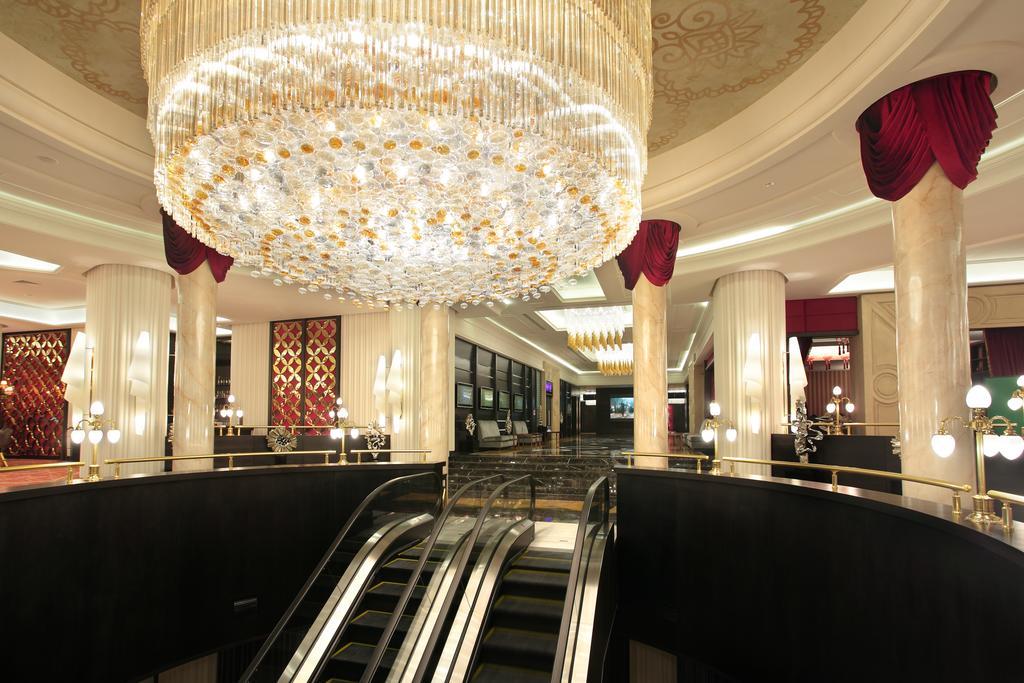 Royal Plaza Hotel And Casino Kapchagay Exterior foto